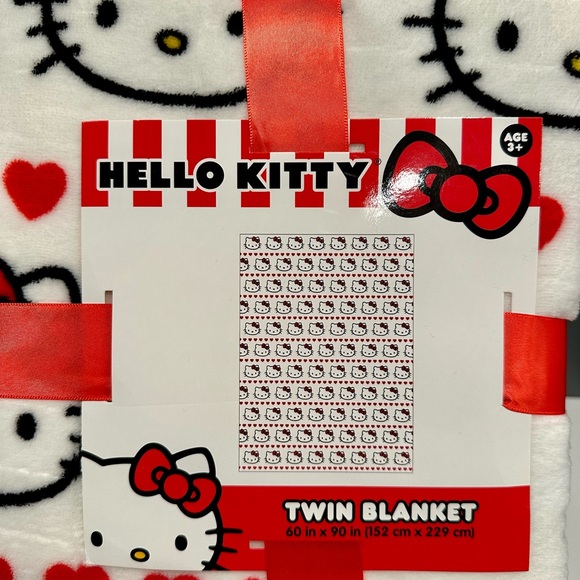 New Hello Kitty Valentine's Heart Twin Throw Blanket White NWT! - Picture 2 of 4